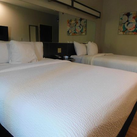 Microtel Inn & Suites By Wyndham Wheeling At The Highlands Triadelphia Exteriör bild