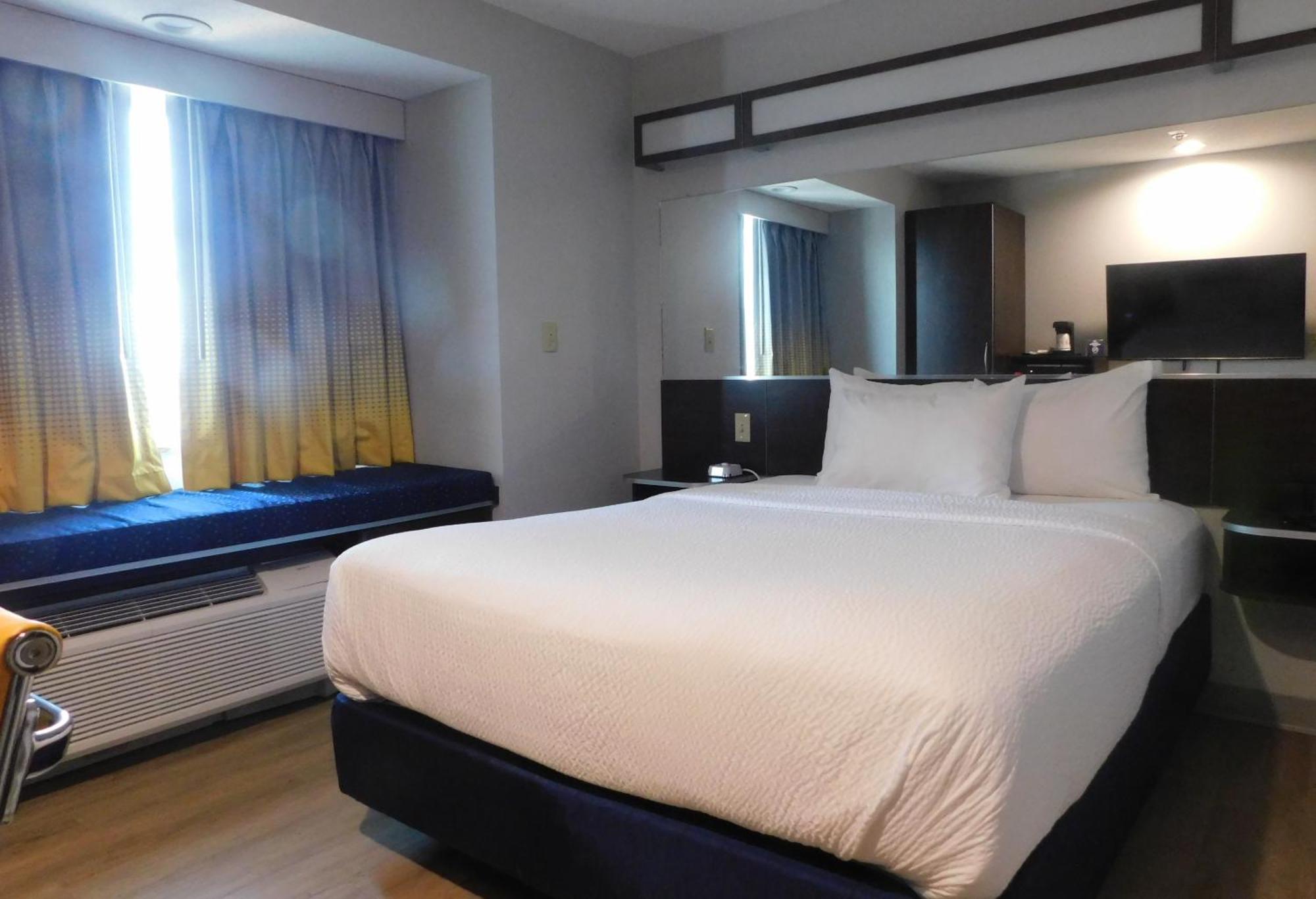 Microtel Inn & Suites By Wyndham Wheeling At The Highlands Triadelphia Exteriör bild