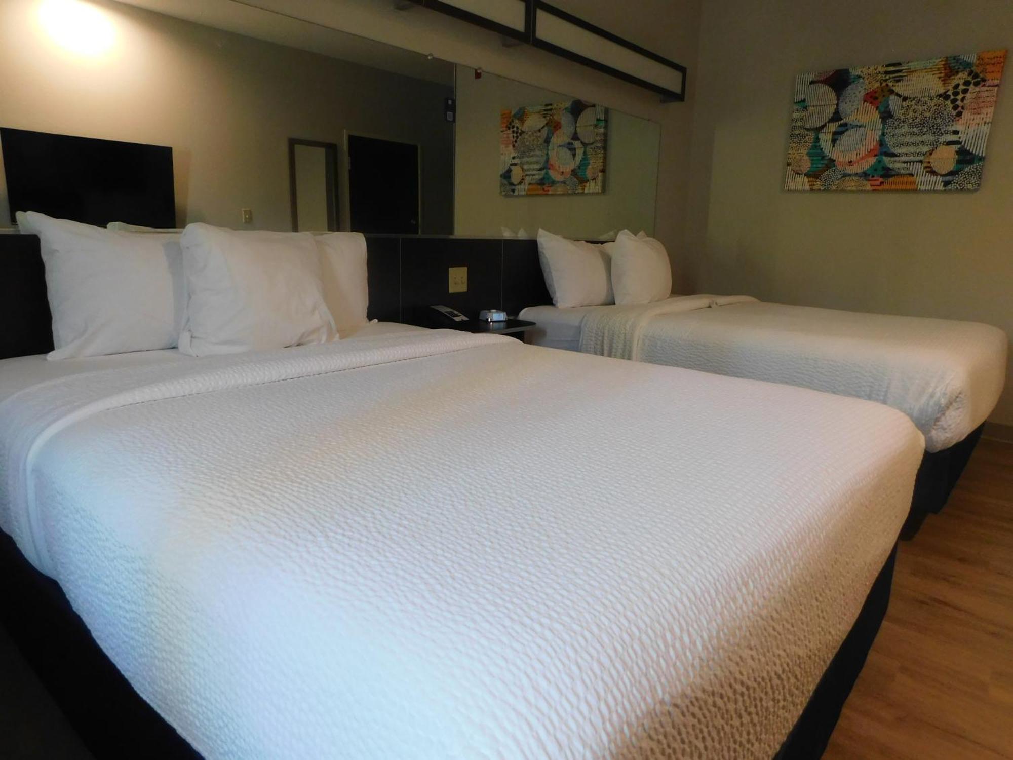 Microtel Inn & Suites By Wyndham Wheeling At The Highlands Triadelphia Exteriör bild