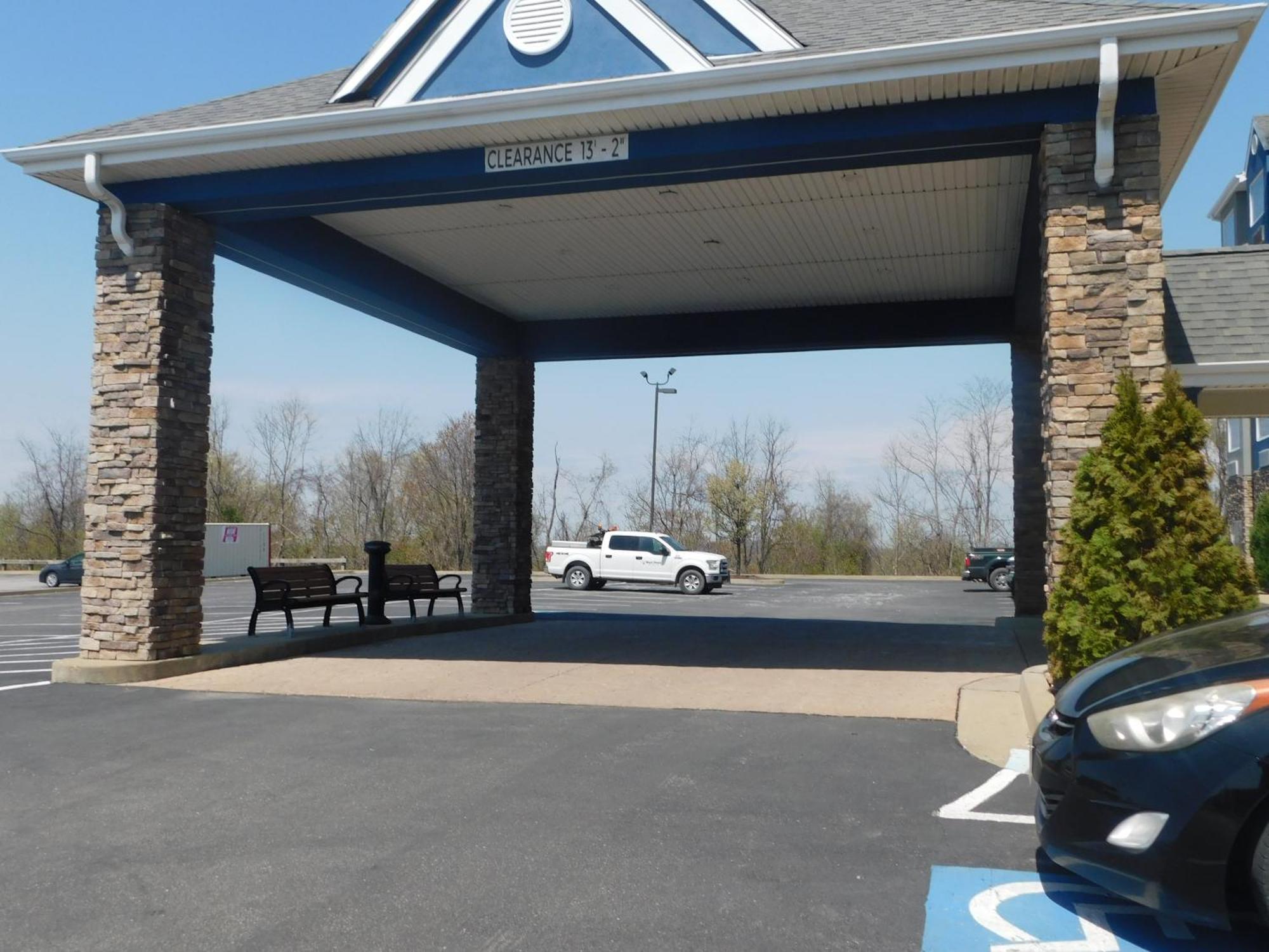 Microtel Inn & Suites By Wyndham Wheeling At The Highlands Triadelphia Exteriör bild
