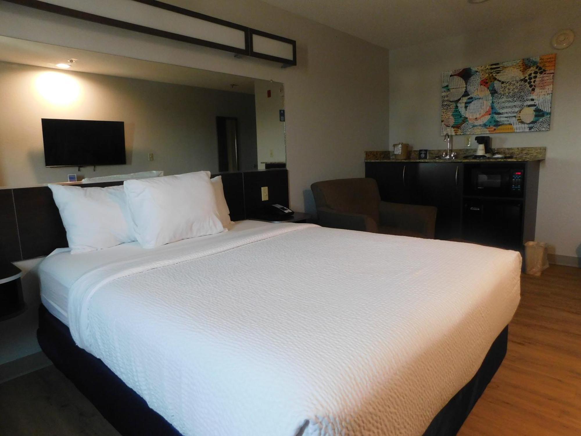Microtel Inn & Suites By Wyndham Wheeling At The Highlands Triadelphia Exteriör bild