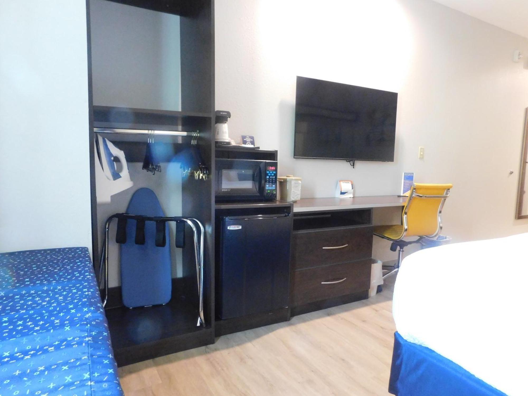 Microtel Inn & Suites By Wyndham Wheeling At The Highlands Triadelphia Exteriör bild