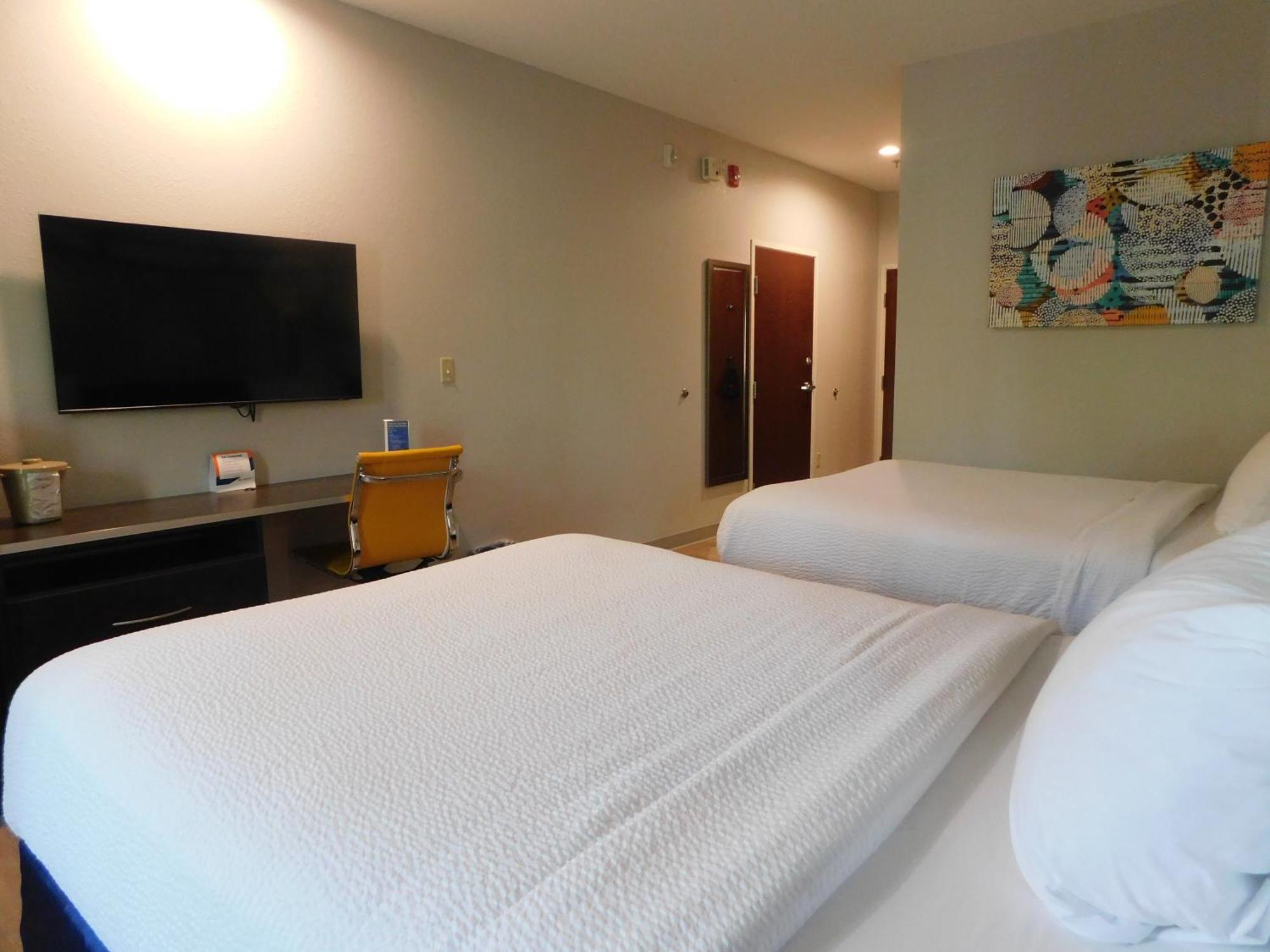 Microtel Inn & Suites By Wyndham Wheeling At The Highlands Triadelphia Exteriör bild