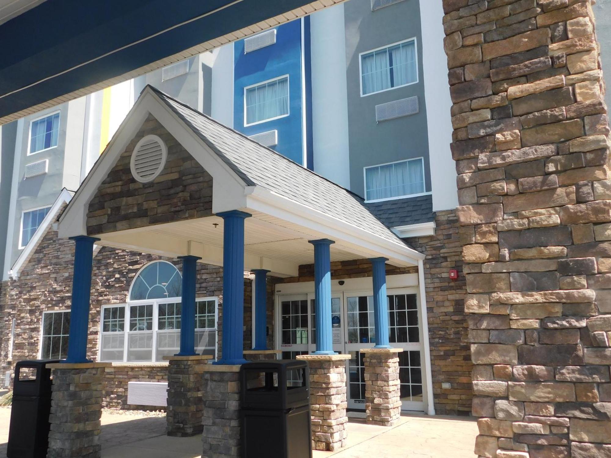 Microtel Inn & Suites By Wyndham Wheeling At The Highlands Triadelphia Exteriör bild
