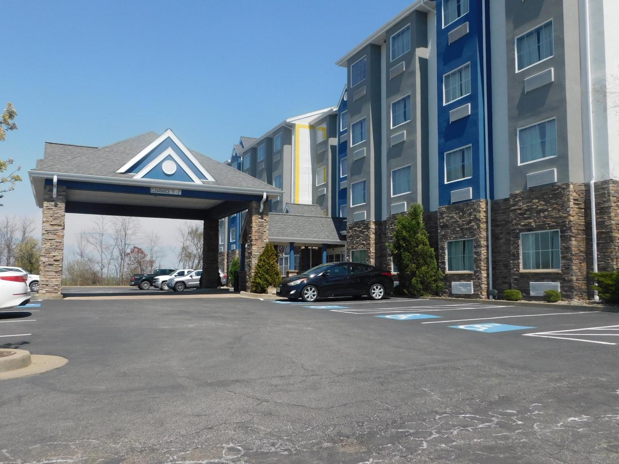 Microtel Inn & Suites By Wyndham Wheeling At The Highlands Triadelphia Exteriör bild