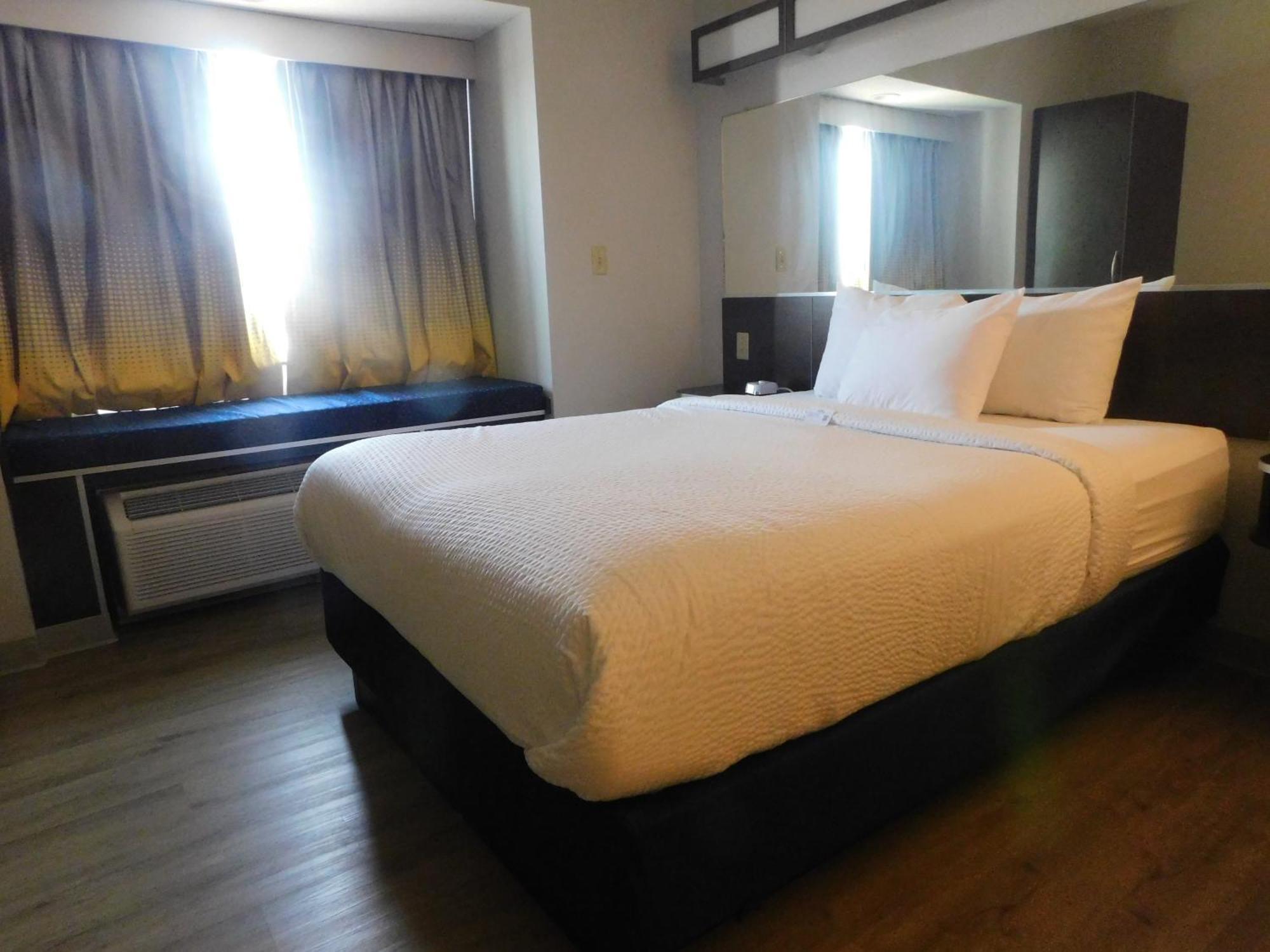Microtel Inn & Suites By Wyndham Wheeling At The Highlands Triadelphia Exteriör bild