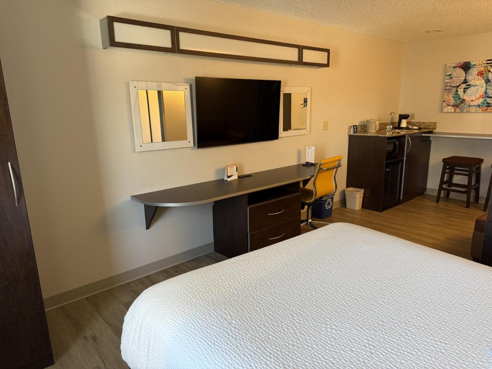 Microtel Inn & Suites By Wyndham Wheeling At The Highlands Triadelphia Exteriör bild