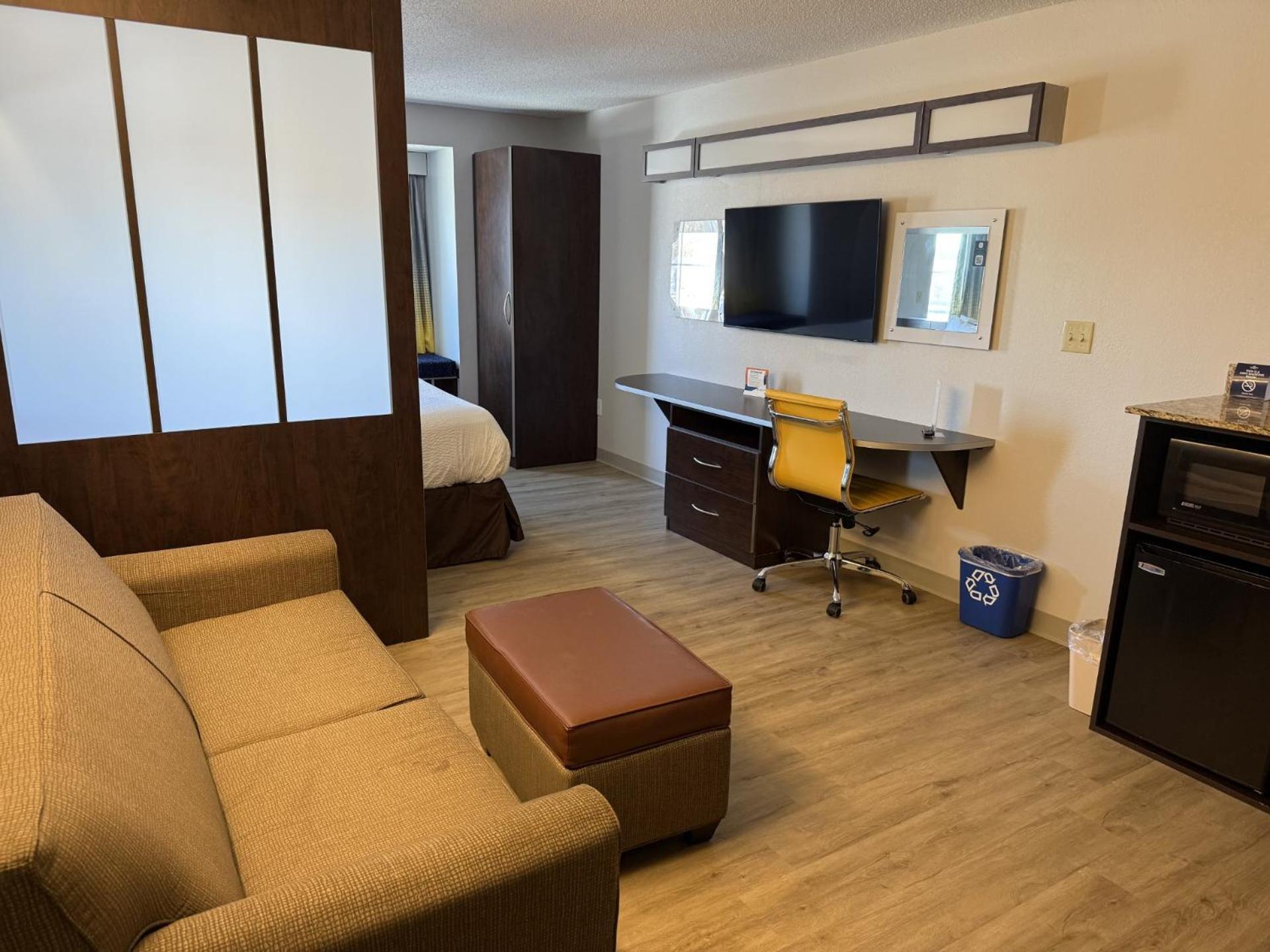 Microtel Inn & Suites By Wyndham Wheeling At The Highlands Triadelphia Exteriör bild