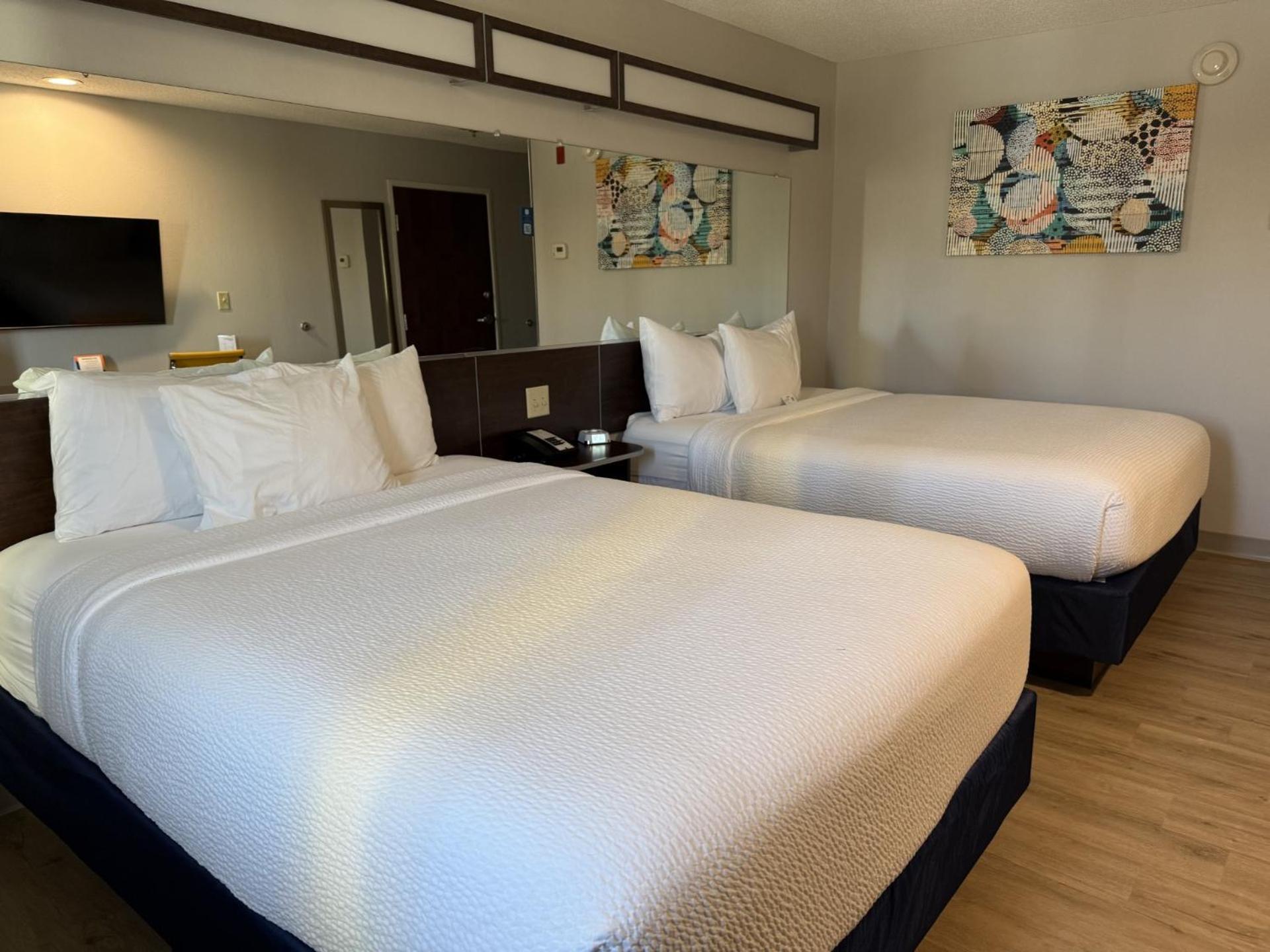 Microtel Inn & Suites By Wyndham Wheeling At The Highlands Triadelphia Exteriör bild