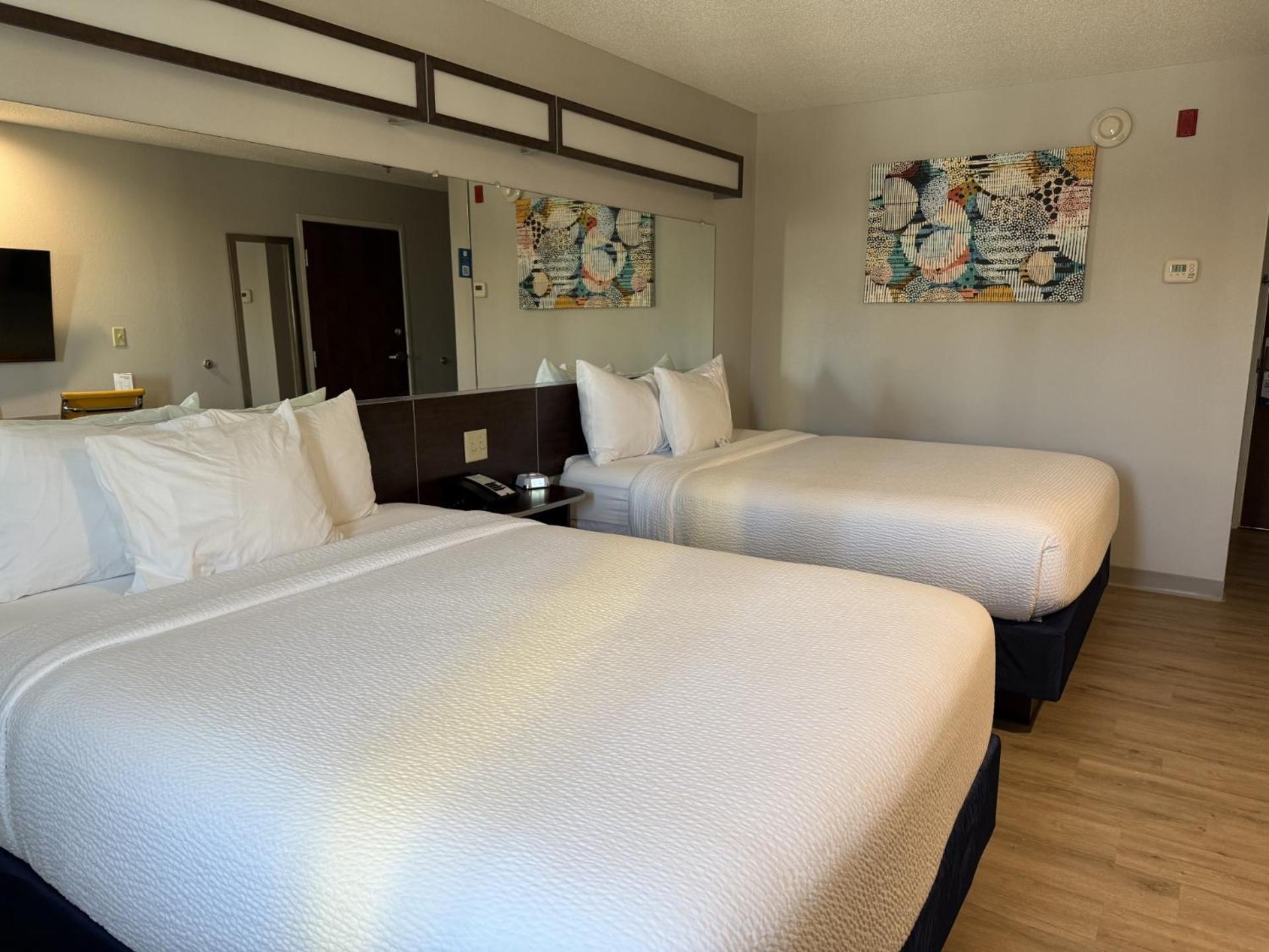 Microtel Inn & Suites By Wyndham Wheeling At The Highlands Triadelphia Exteriör bild