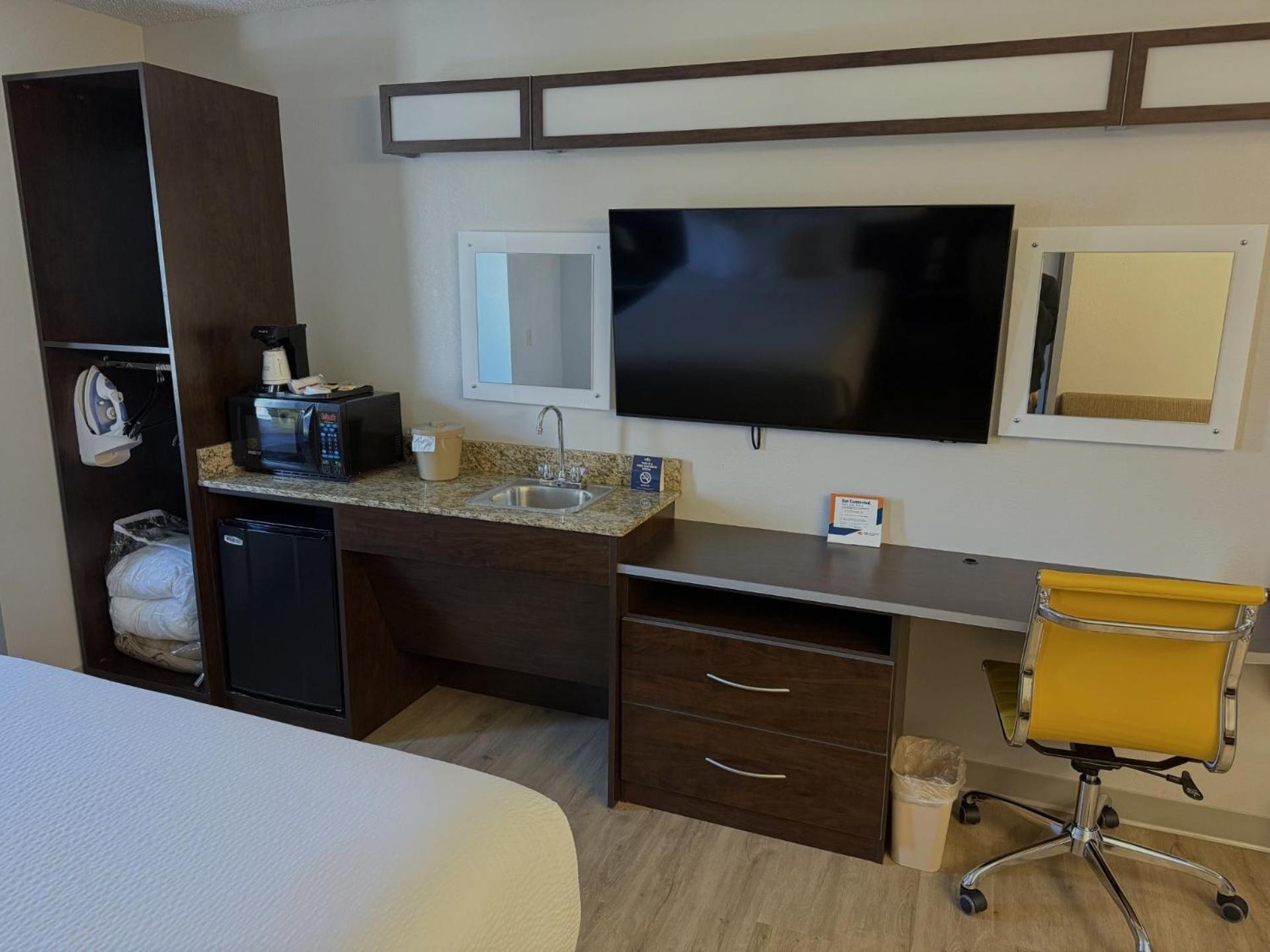 Microtel Inn & Suites By Wyndham Wheeling At The Highlands Triadelphia Exteriör bild