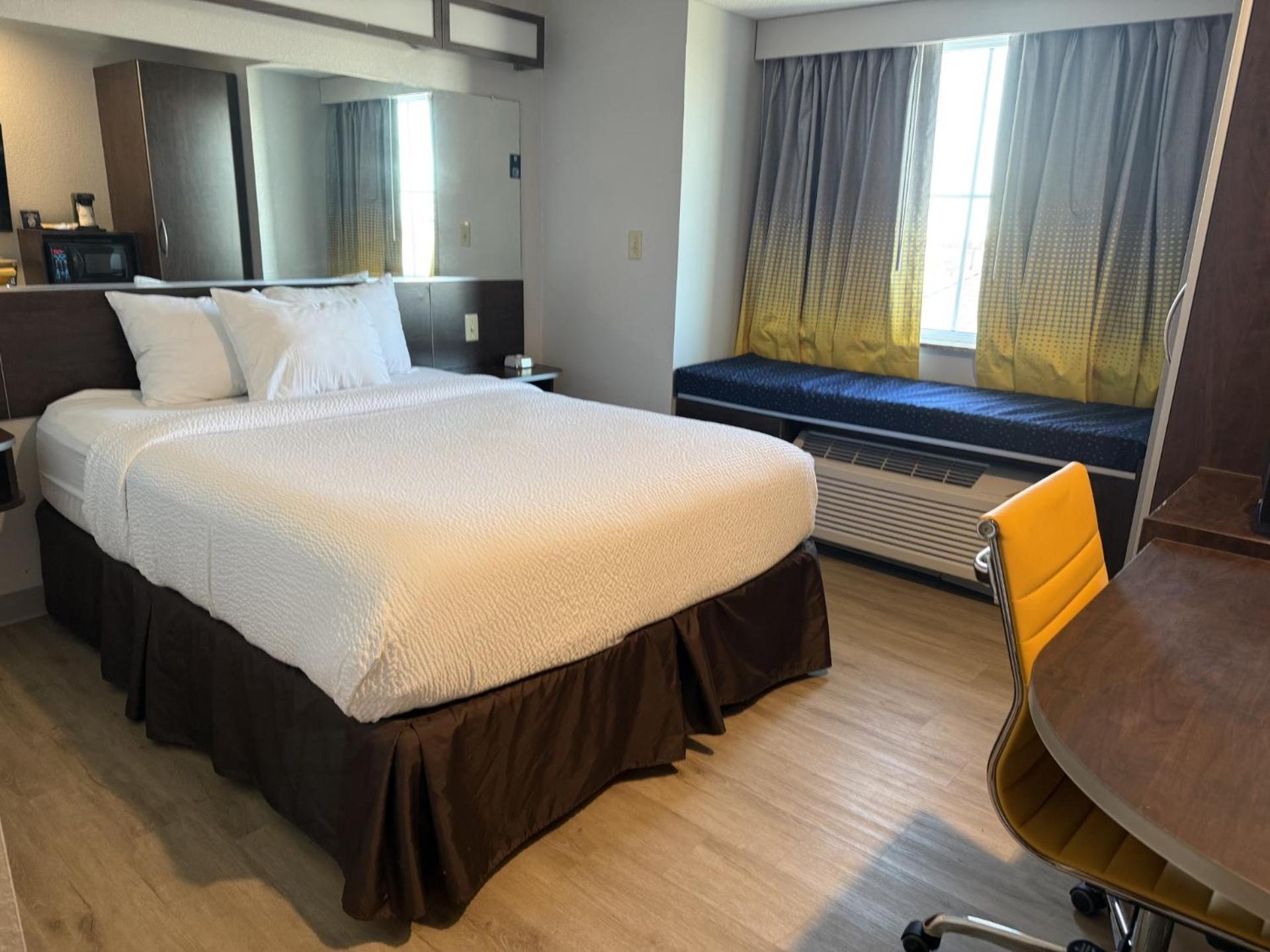 Microtel Inn & Suites By Wyndham Wheeling At The Highlands Triadelphia Exteriör bild