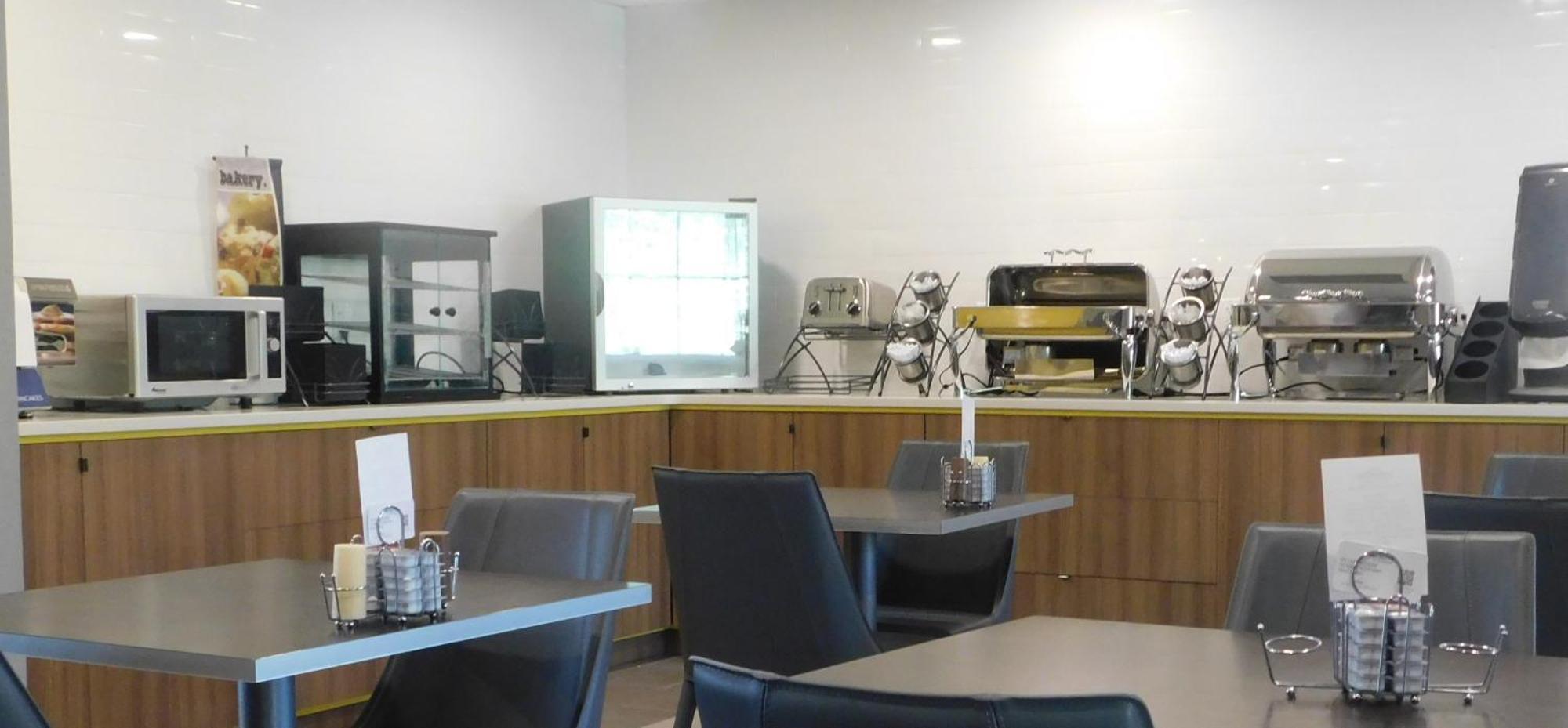 Microtel Inn & Suites By Wyndham Wheeling At The Highlands Triadelphia Exteriör bild