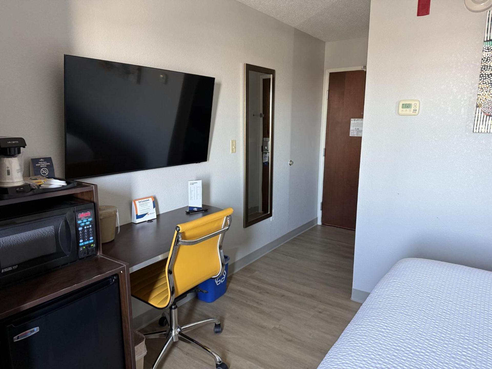 Microtel Inn & Suites By Wyndham Wheeling At The Highlands Triadelphia Exteriör bild